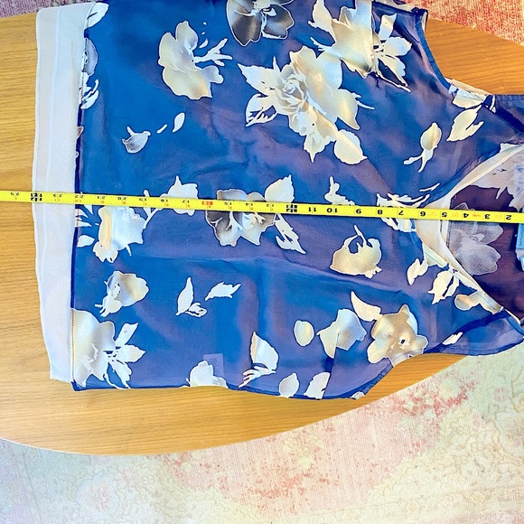 VERA WANG Lined sleeveless top, flowy floral,Women’s Medium, excellent condition - Picture 8 of 10